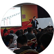 專(zhuān)家輔導(dǎo)、現(xiàn)場(chǎng)沙龍，更多干貨與人脈資源